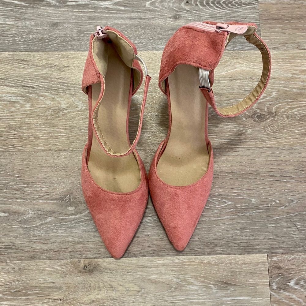 Gently loved size 9 vegan suede heels 👠 - Picture 2 of 6